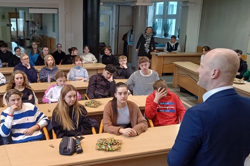 Uczniowie z Polski i Szwecji z wizytą w Urzędzie Miasta Gdyni // fot. Katarzyna Balcerzak