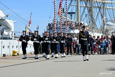 Pokaz musztry paradnej w wykonaniu Kompanii Reprezentacyjnej Marynarki Wojennej (fot. Magdalena Czernek)