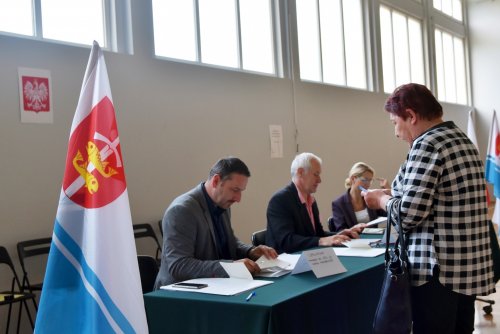 Lokale wyborcze w Gdyni są otwarte do godz. 20.00 (fot. Marek Urbaniak)