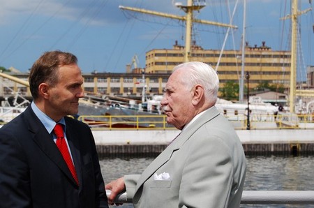 Prezydent RP Ryszard Kaczorowskii Prezydent Gdyni Wojciech Szczurek na Skwerze Kościuszki, foto: Dorota Nelke