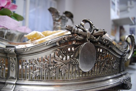 otwarcie Mini Muzeum Wspólnoty Mieszkaniowej Bankowiec - srebrne naczynia, fot.: Dorota Nelke