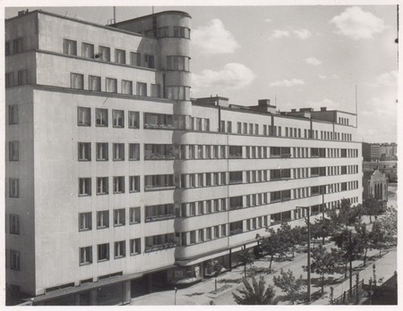Elewacja ukończonego budynku od ul. 3 Maja, 1940 r.