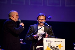 Uroczysta ceremonia rozdania nagród European Festival Awards w Groningen - Heineken Open'er Festival wygrał nagrodę w kategorii Najlepszy Duży Festiwal (Best Major Festival) odbiera Mikołaj Ziółkowski