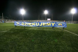 Otwarcie Narodowego Stadionu Rugby - zawodnicy niosą napis Dziękujemy, fot.: Bartosz Pietrzak