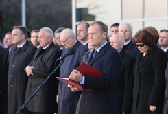Powitanie ostatnich ofiar tragedii smoleńskiej, fot.: ze strony Kancelarii Prezesa Rady Ministrów