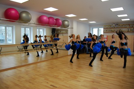 Otwarcie nowej siedziby Młodzieżowego Domu Kultury - trening tancerek, fot.: Dorota Nelke