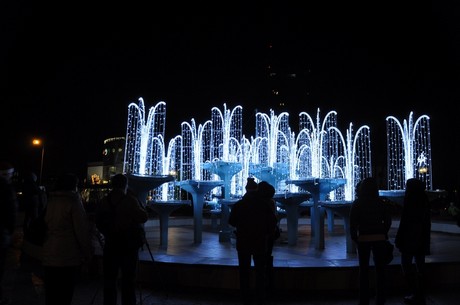 Gdynianie podziwiają iluminację fontanny / fot. Dorota Nelke