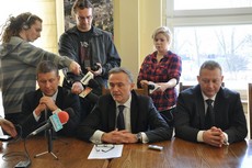 od lewej: Wiceprezydent Sopotu Bartosz Piotrusiewicz, Prezydent Gdyni Wojciech Szczurek, Zastępca Prezydenta Gdańska Andrzej Bojanowski / fot. Dorota Nelke