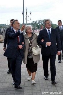 Prezydent RP Bronisław Komorowski w towarzystwie Mamy i Prezydenta Gdyni Wojciecha Szczurka /fot. Dorota Nelke