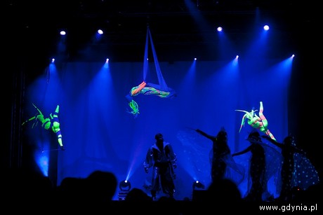 „Przygody Sinbada - spektakl Gdyńskiego Akrobatycznego Teatru Tańca „MIRA - ART / fot. www.studiolinnenn.pl