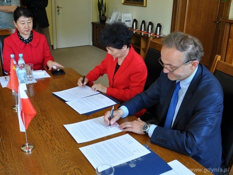 Podpisanie umowy o współpracy miast siostrzanych z Haikou, fot. Michał Kowalski