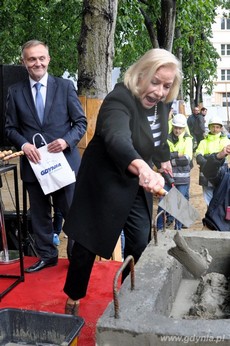 Bożena Dykiel na uroczystości wmurowania kamienia węgielnego pod budowę Gdyńskiego Centrum Filmowego / fot. Dorota Nelke