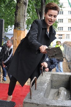 Danuta Stenka na uroczystości wmurowania kamienia węgielnego pod budowę Gdyńskiego Centrum Filmowego / fot. Dorota Nelke