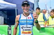 Andreas Raelert z medalem Herbalife Triathlon Gdynia 2014, fot. Tomasz Lenik