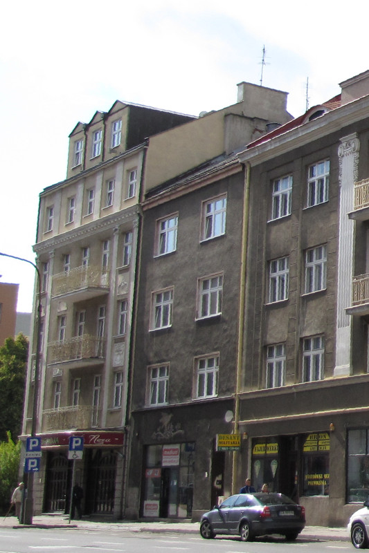 Budynek mieszkalny, ul. Portowa 6 - przed wykonaniem remontu elewacji frontowej.