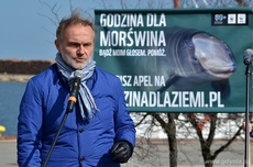 Finał akcji Godzina dla Ziemi przy pomniku Morświna w Gdyni, fot. Michał Puszczewicz
