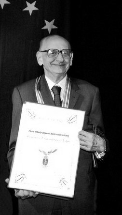 Władysław Bartoszewski - zdjęcie czarno-białe