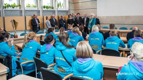 Srebrne Vistalki u prezydenta Gdyni, fot. Dawid Linkowski, gdyniasport.pl Srebrne Vistalki u prezydenta Gdyni, fot. Dawid Linkowski, gdyniasport.pl
