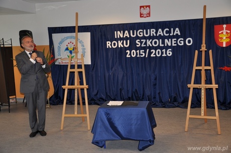 Prezydent Gdyni Wojciech Szczurek na uroczystej inauguracji roku szkolnego 2015/2016 w Szkole Podstawowej nr 37, fot. Sebastian Drausal