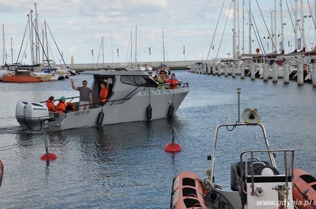 Flinstonowie przekazali rejs łodzią motorową po Zatoce Gdańskiej podopiecznym fundacji Dom Marzeń, fot. Sebastian Drausal