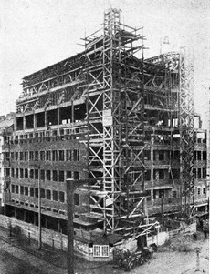 Budynek Bankowca w budowie. Rok 1936