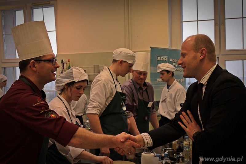 Znani i lubiani gotowali z uczniami / fot. mat.prasowe Zespołu Szkół Hotelarsko – Gastronomicznych w Gdyni Znani i lubiani gotowali z uczniami / fot. mat.prasowe Zespołu Szkół Hotelarsko – Gastronomicznych w Gdyni
