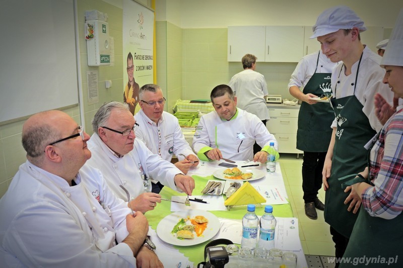 Znani i lubiani gotowali z uczniami / fot. mat.prasowe Zespołu Szkół Hotelarsko – Gastronomicznych w Gdyni