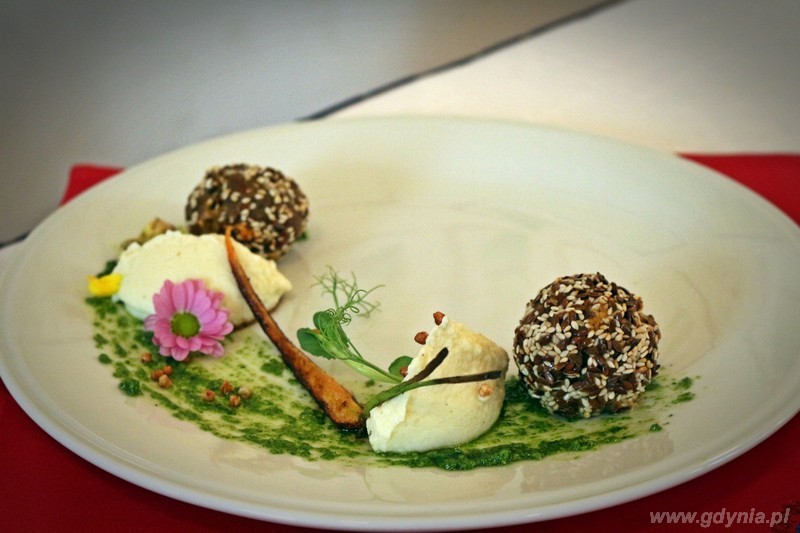 Znani i lubiani gotowali z uczniami / fot. mat.prasowe Zespołu Szkół Hotelarsko – Gastronomicznych w Gdyni Znani i lubiani gotowali z uczniami / fot. mat.prasowe Zespołu Szkół Hotelarsko – Gastronomicznych w Gdyni