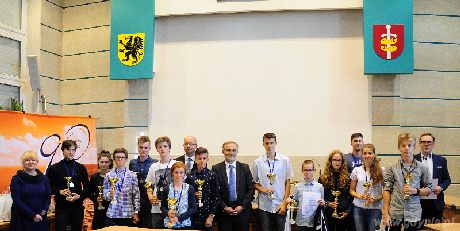 Prezydent Gdyni Wojciech Szczurek z uczniami Gdyńskiej Olimpiady Rowerowej, fot. Michał Kowalski