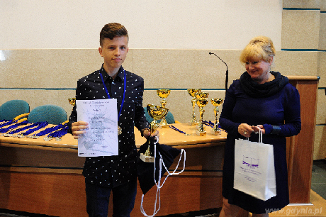 Uczeń nagrodzony za udział w Gdyńskiej Olimpiadzie Rowerowej, fot. Michał Kowalski