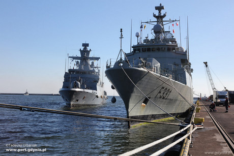 Fregaty niemiecka FGS Ludwigshafen i  portugalska NRP Alvares Cabral w Porcie Gdynia, fot. Tadeusz Urbaniak