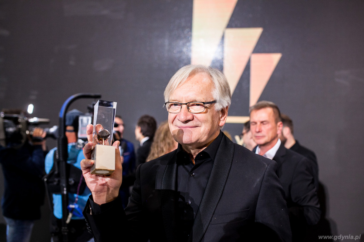 Andrzej Seweryn z nagrodą indywidualną za główną rolę męską w filmie Ostatnia Rodzina, fot. Karol Stańczak