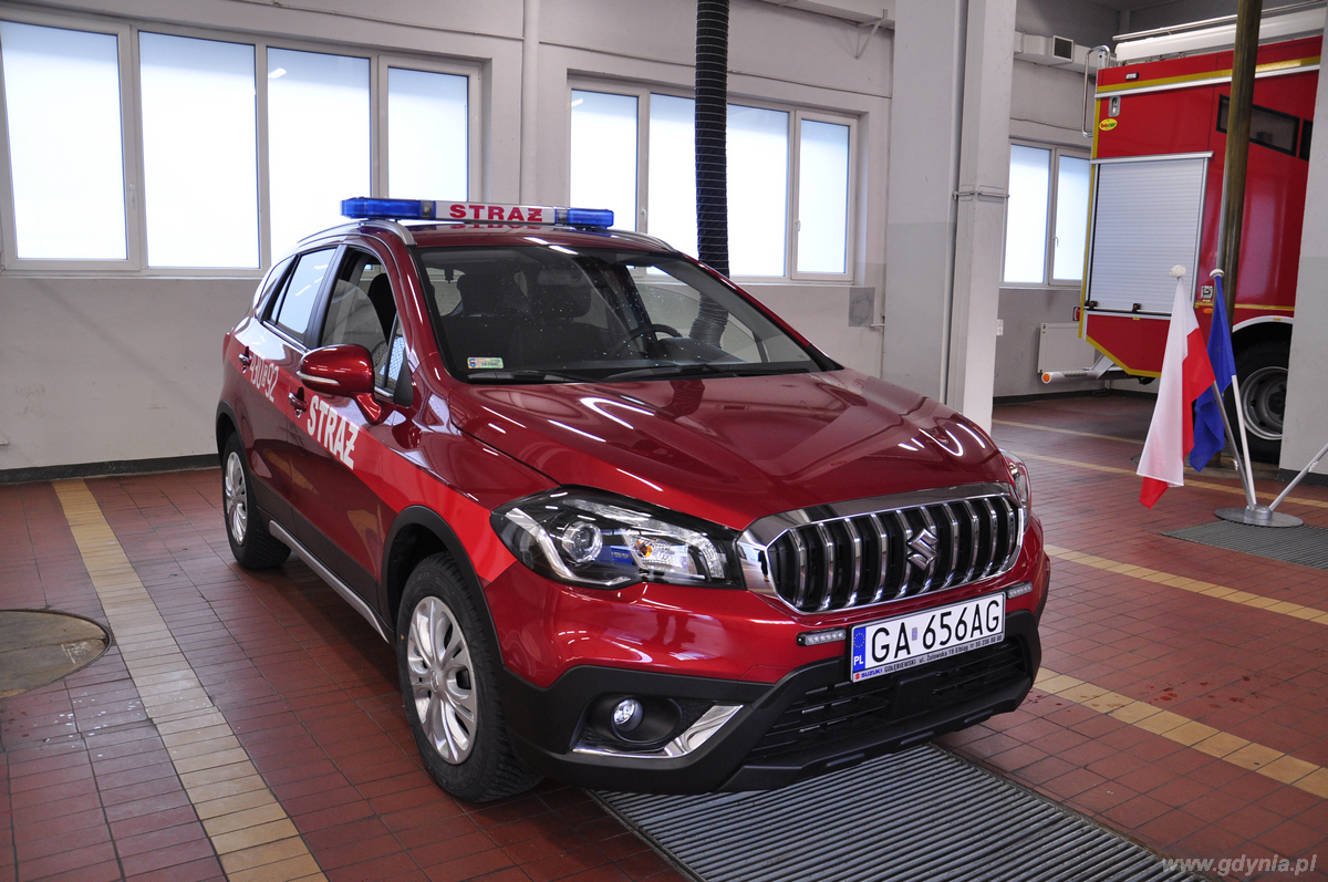 Nowy samochód marki Suzuki dla Komendy Głównej Gdyńskiej Straży Pożarnej w Gdyni