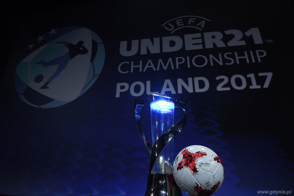 Puchar i oficjalna piłka UEFA EURO U21 2017, fot. UEFA