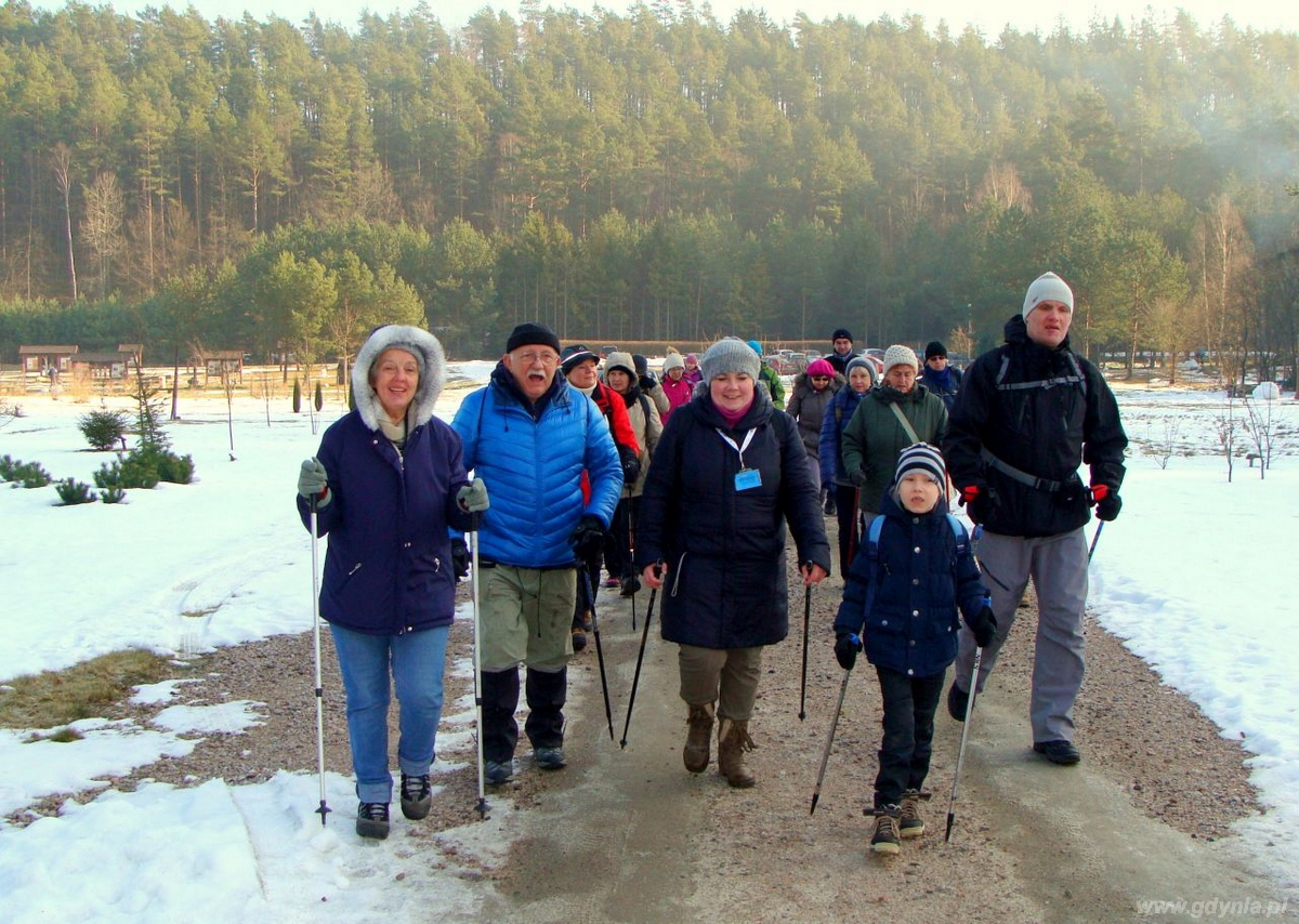 Uczestnicy Rajdu Krajoznawczego Nordic Walking
