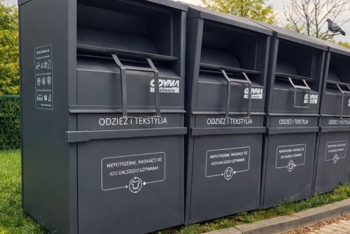 W Gdyni stanie 300 nowych szarych pojemników na odzież i tekstylia (fot. Wydział Środowiska Urzędu Miasta Gdyni)
