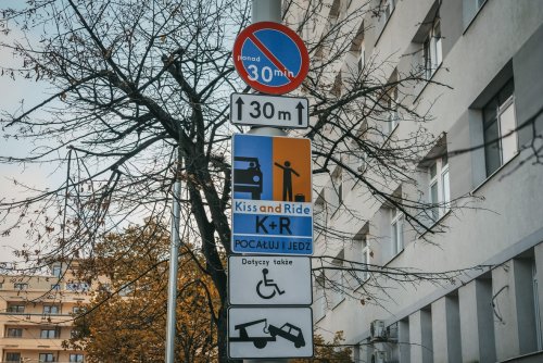 Strefa Kiss&Ride przy Szpitalu Miejskim to w sumie osiem miejsc (fot. Marcin Mielewski / ZDiZ Gdynia)
