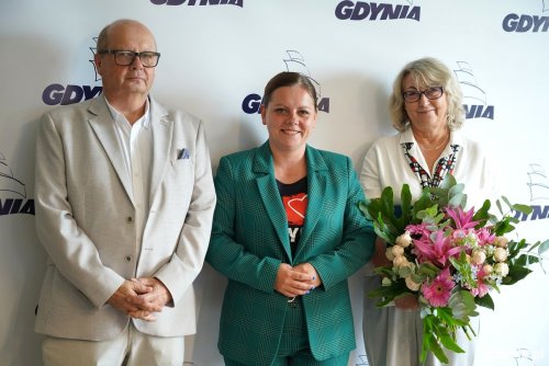 Od lewej: Jerzy Cieśliński, prezydent Gdyni Aleksandra Kosiorek oraz Marzena Krefta podczas spotkania w Urzędzie Miasta Gdyni (fot. Magdalena Śliżewska)