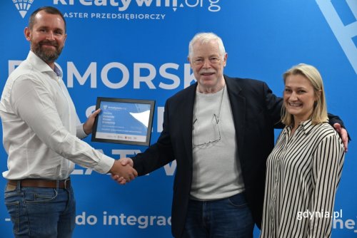 „Pomorski Klaster Kreatywny” zrzesza kilkadziesiąt podmiotów z obszaru kultury. W środku Kazimierz Wierzbicki, prezes zarządu Trefl S.A. (fot. Łukasz Kamasz)