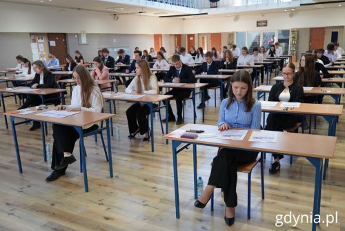 Maturzyści w X Liceum Ogólnokształcącym w Gdyni (fot. Magdalena Starnawska)