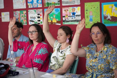 Głosujemy! Od prawej: Kinga Fromlewicz, Monika Palka i Joanna Ogryzek (fot. Karolina Szypelt)