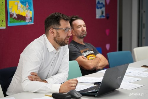 Na zdjęciu przewodniczący mec. Marcin Zawisza, protokołujący obrady, obok Tomasz Podsiadło (fot. Karolina Szypelt)