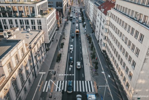 Ul. 10 Lutego po remoncie – odnowiona nawierzchnia i oznakowanie poziome (fot. Marcin Mielewski)