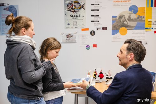 Spotkania z Jackiem Karczewskim zaczynają się w bibliotece (fot. Karol Stańczak)