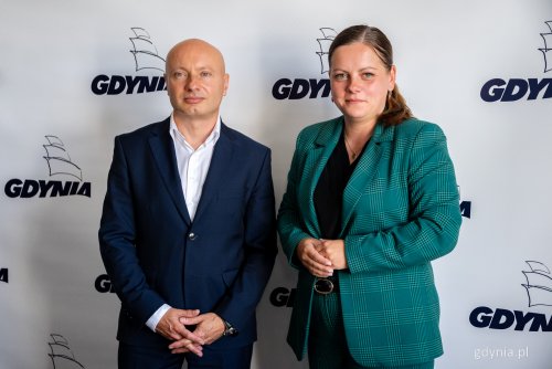 Tomasz Gałązka (na zdjęciu z prezydent Gdyni) został nowym dyrektorem zarządzającym ds. inwestycji w Urzędzie Miasta Gdyni. Prezydent Gdyni Aleksandra Kosiorek powierzyła mu nadzór m.in. nad Wydziałem Inwestycji i Wydziałem Nadzoru Właścicielskiego (fot. Kamil Złoch)
