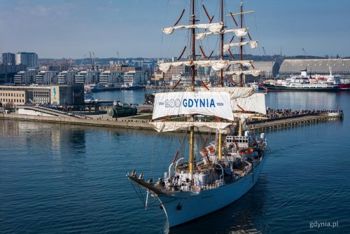 Uniwersytet Morski w Gdyni szuka wykonawcy, który zaprojektuje i zbuduje następcę „Daru Młodzieży” (fot. Kamil Złoch)