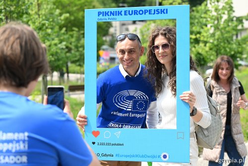 Uczestnicy Pikniku Europejskiego m.in. odpowiadali na pytania dotyczące działalności unijnych organów i integracji europejskiej (fot. Michał Puszczewicz)
