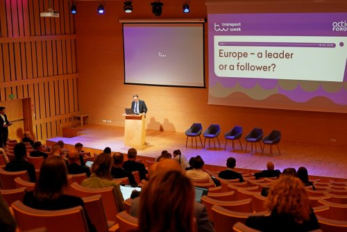 Bogdan Ołdakowski, prezes zarządu firmy Actia Forum, przemawiający podczas otwarcia 14. edycji konferencji Transport Week (fot. Magdalena Czernek)