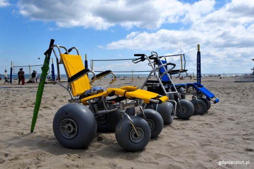 Specjalistyczne wózki trafiły na gdyńskie plaże (fot. Marek Urbaniak) 