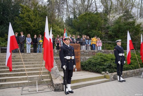 Uroczystość odbyła się przy tablicy poświęconej pamięci społeczności żydowskiej u zbiegu ulic Żwirki i Wigury oraz Słowackiego (fot. Magda Śliżewska)